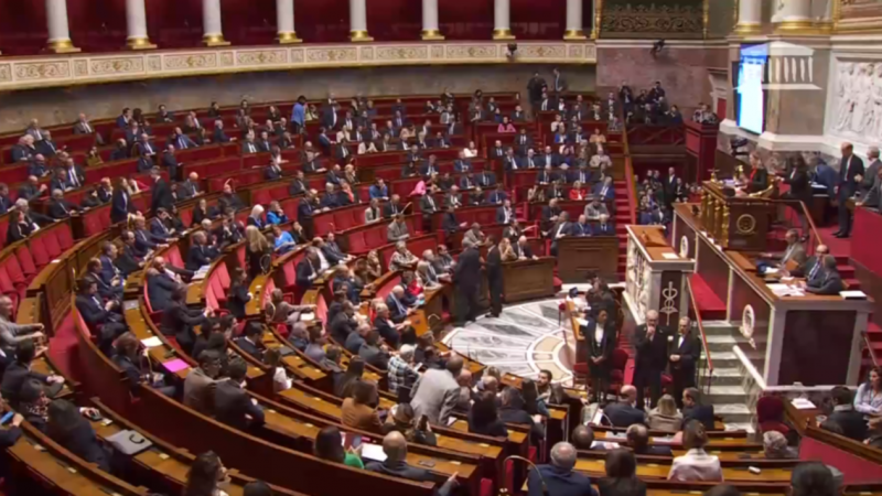 Francia en crisis: diputados de izquierda y ultraderecha tumban a Michel Barnier
